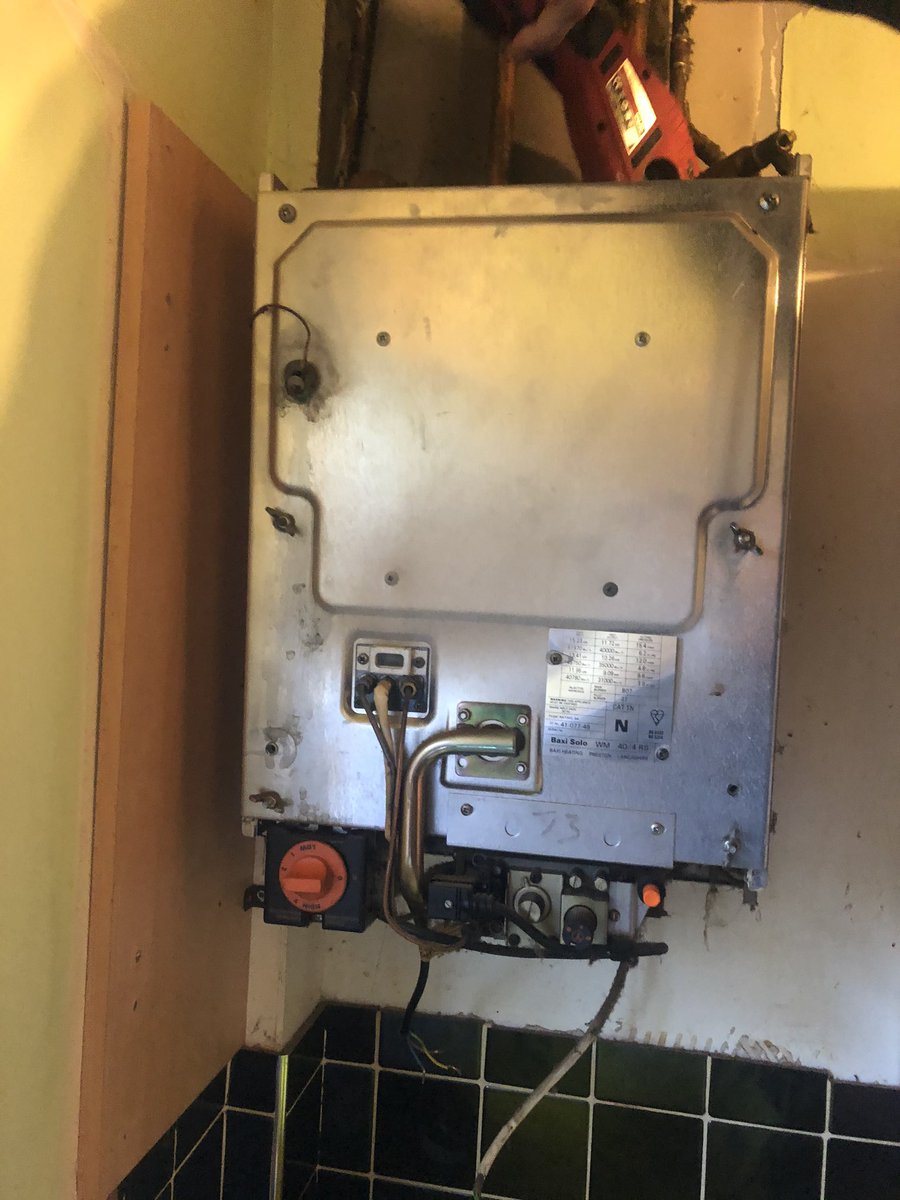 nixon_heating's tweet photo. Out with the old... Cheers  @tomelder91 For sorting boiler last night at last min and @michaelteal72 😉 Ta lads Pint time 🍺🍺🍺 https://t.co/IJX3x8pHU6
