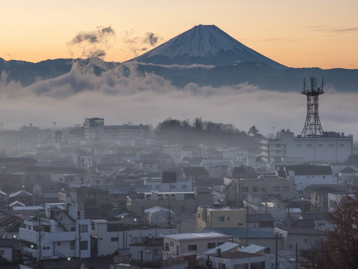 kazuyuki7009's tweet photo. 朝の風景
 
「霧晴れゆく街」

2019/12/24 山梨県韮崎市

#富士山 #mtfuji #朝霧 https://t.co/FuismfbyMF