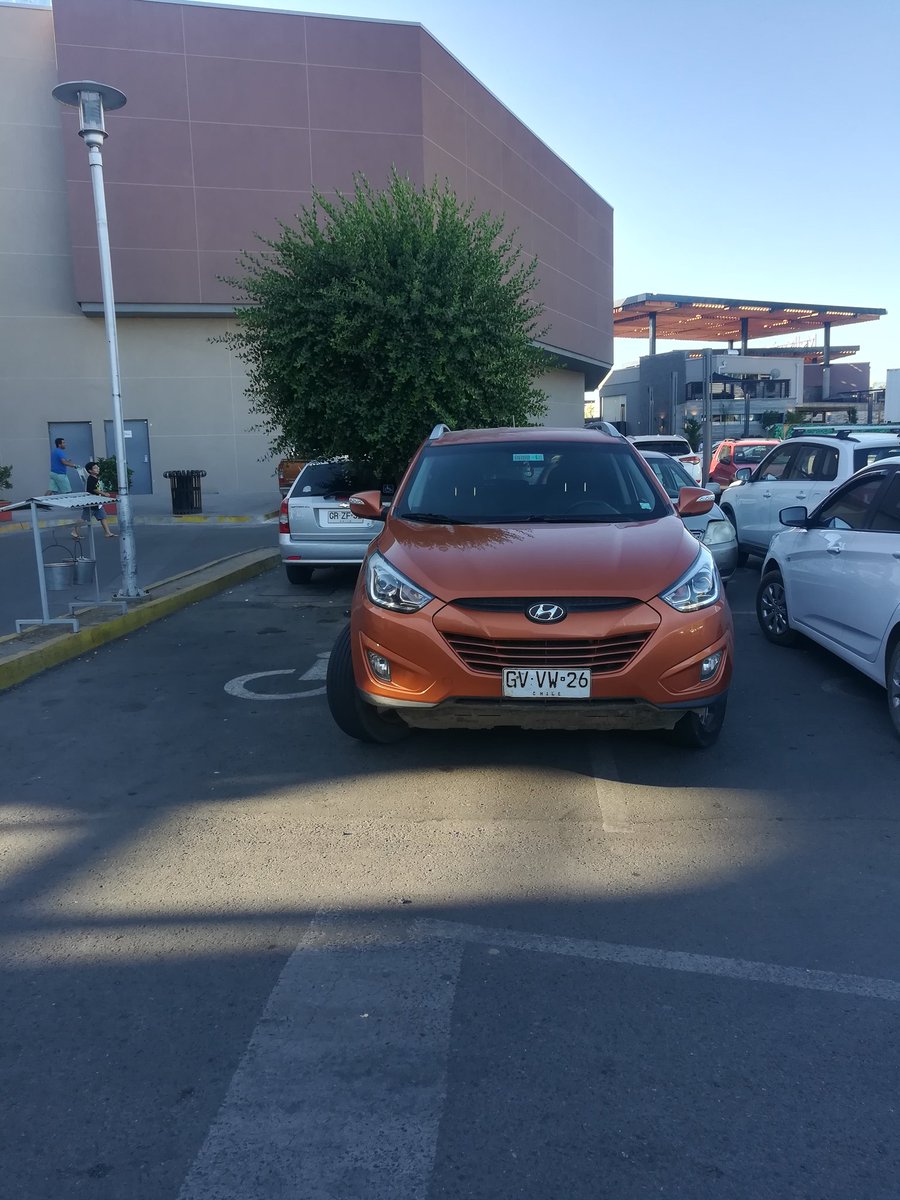 MjoseBaez's tweet photo. Cuando eres un imbecil y además tienes cero empatia con el resto 🤦🤦#curico @mallcurico https://t.co/hnvUbTWQFh