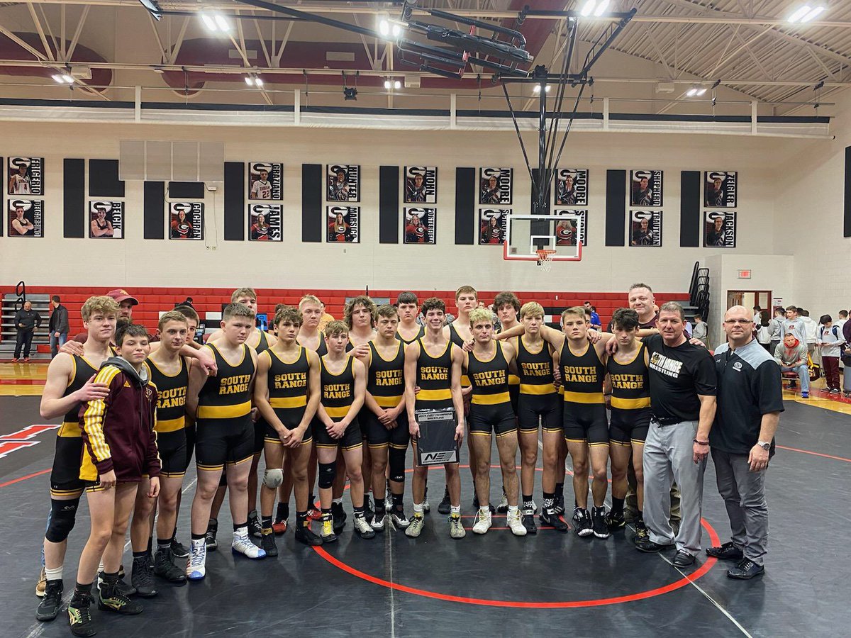 HivelyJr's tweet photo. ⁦@SRangeAthletics⁩ NE8 Conference champs! Thanks for the coverage ⁦@eowlspotlight⁩ #srraiderwrestling https://t.co/7qY4bvBTN4