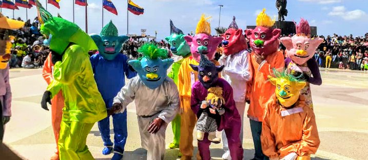 Deslumbrante La Vela #Falcón este #28DeDiciembre con el tradicional desfile de "Los Locos".

Miles de personas disfrutaron desde el paseo Generalísimo Francisco de Miranda.