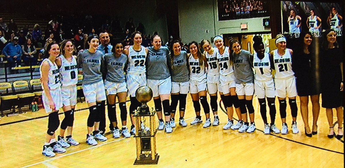 The <a href="/NeoshoClassic/">NeoshoHolidayClassic</a> Girls 3rd place finishers, the <a href="/NeoshoGBB/">Neosho HS Girls 🏀</a>. They top Lamar 56-37 behind 12 point efforts from Olivia Hixson and Maile Gindling! 

@NEOSHO_AD <a href="/NeoshoSD/">Neosho Wildcats</a> @KSNLocalSports  <a href="/KSNLocalNews/">KSN 16 Local News</a>