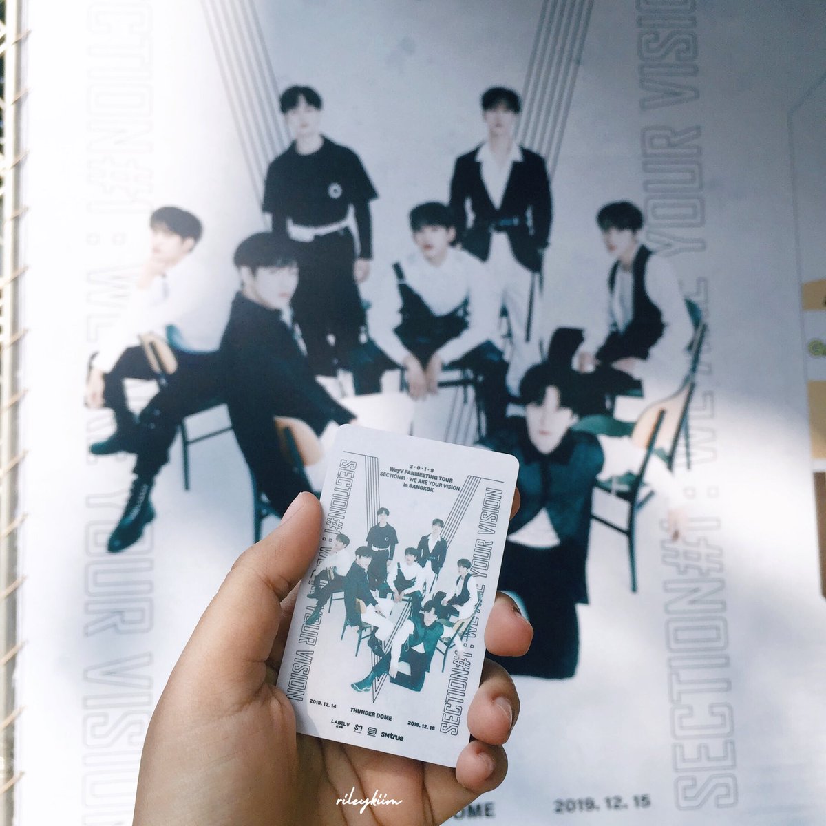 rileykiim's tweet photo. ﹌𐬹 20191215 - Good Time Day 𐬹﹌ คอนเววีคือความสุขส่งท้ายปีที่สุดยอด ความรู้สึกฉันเจอแล้วคนที่ฉันต้องการเจอมาตลอด น้อนเตนล์ วินวิน ลูคัส หล่อน่ารักไปหมด ส่วนคนอื่นคือทำให้การพบกันมันสมบูรณ์แบบยิ่งขึ้นไปอีก รักนะคะ I LOVE WayV ♥︎ @WayV_official 

#WayV_FanmeetinginBKK_DAY2 https://t.co/GEYbhg4RuO