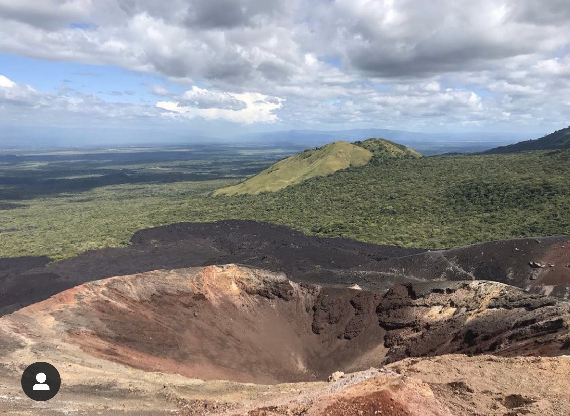 FromNicaragua's tweet photo. Posted • @martakrulak What about boarding the active volcano? 🤔😏🌋
#cerronegro #nicaragua #volcanoboarding #activevolcano #backpacking #centralamerica #nature #naturephotography #travel #travelgram #solotravel #solotraveler #viewfromthetop #viewfromabove #volcanoview https://t.co/yBxhTMSe23