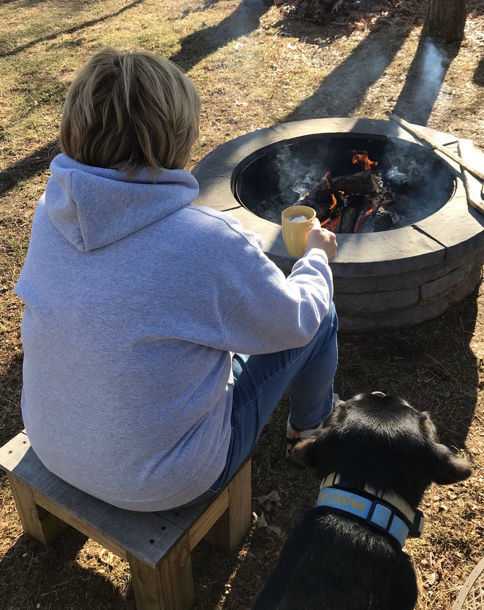 cilmer87's tweet photo. December 28th. 51° in Hyannis. Yard work done. Time to relax with some hot chocolate by the fire. #lifeisgood #imokaywiththis #decemberwarmup @ericfisher https://t.co/l9tqJFRJmK