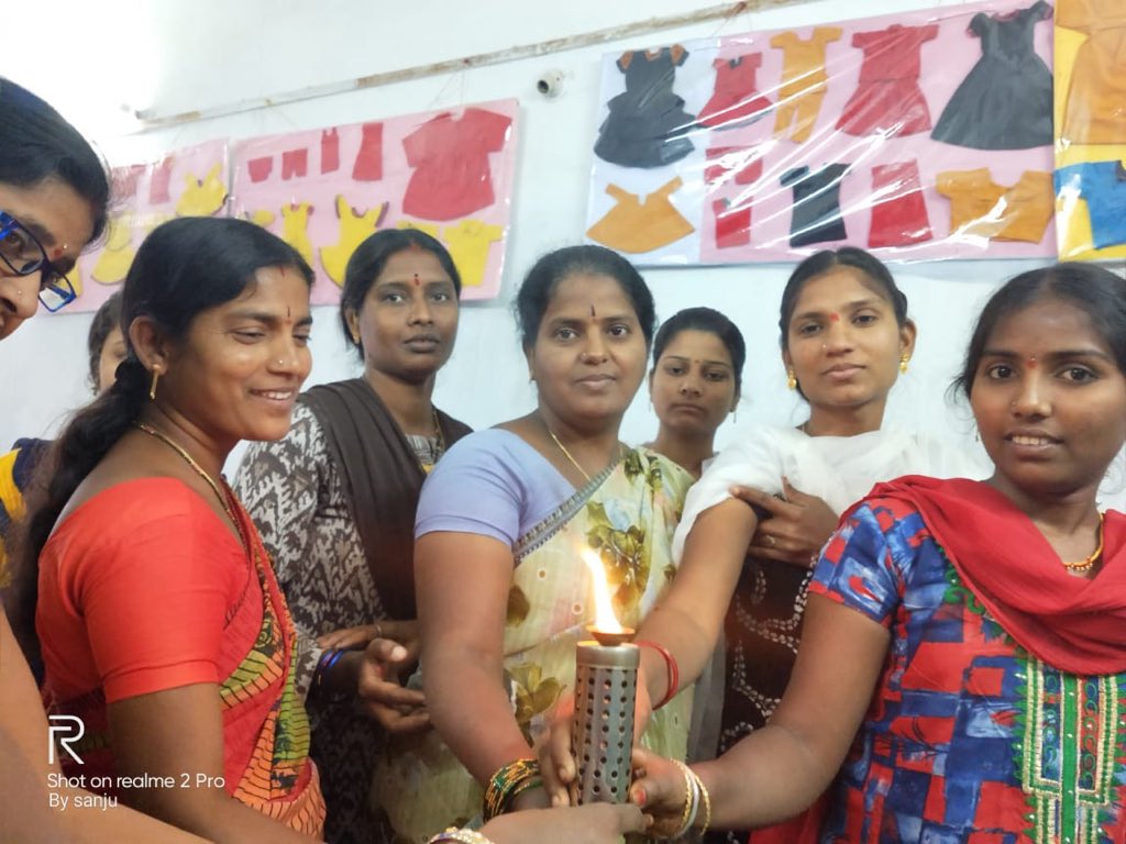 sevabharathitg's tweet photo. #Mathrumandali women self help group for #SkillDevelopment spreading awareness on women & child issues as well as safety at Madhava Vidyalayam, Balajinagar
Day: Friday
No of participants: 11
#Kindlinghope
https://t.co/tAkeJazRRO https://t.co/1byDb8fdNX