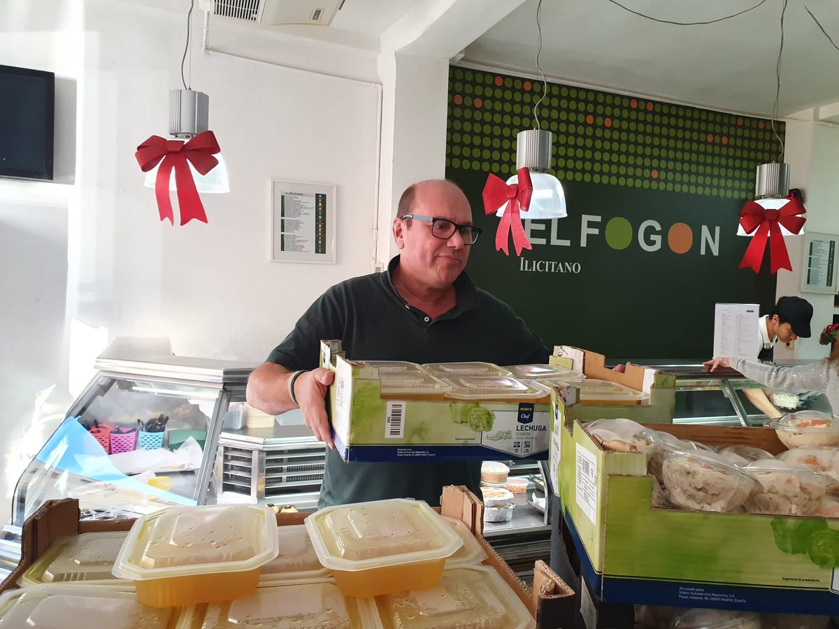 Como culminación de la campaña para que nadie se quedara sin menú de Nochebuena, el pasado 24 de diciembre se repartieron en la parroquia de Desamparados los 150 menús recaudados y preparados por El Fogón Ilicitano.

De nuevo agradecemos la gran acogida que ha tenido esta campaña