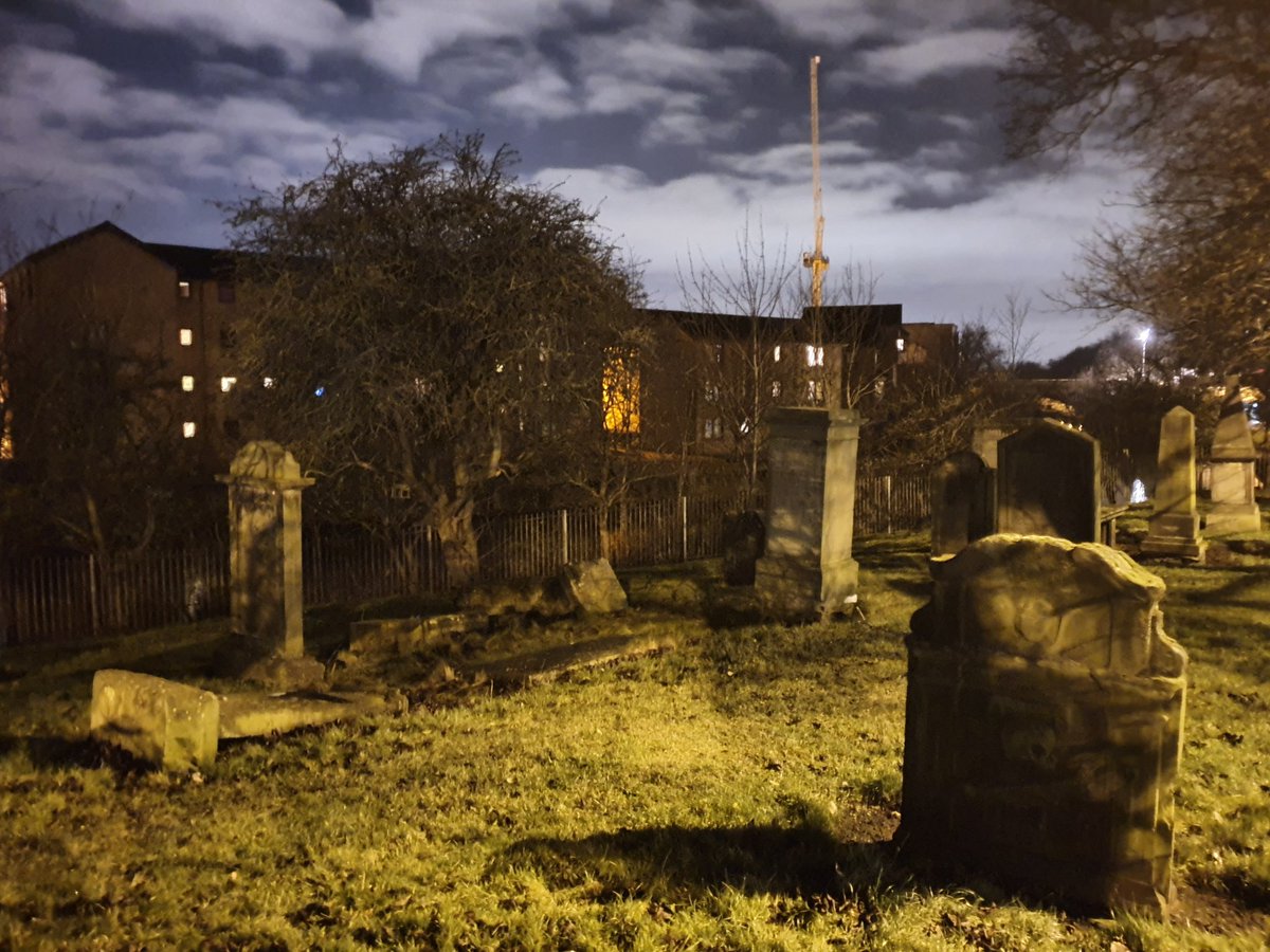 GarethWMitchell's tweet photo. North Leith Burial Ground by night #Leith #Edinburgh #graveyard #scotland https://t.co/cZEfhoX4Ea