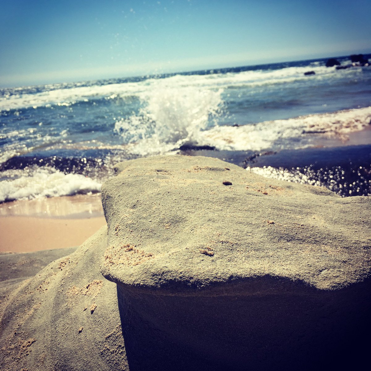 KMAllan_writer's tweet photo. Itโs not an Australian Christmas if you donโt take a trip to the beach ๐. I hope youโre all enjoying that crazy time between Xmas & New Year when no one knows what day it is.
...
#writerbreak #beach #ocean #naturephotography #australianchristmas #summer #sand #seagulls #water https://t.co/ZV9DxEtUJm