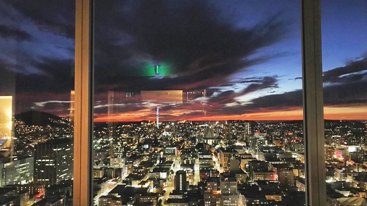 A golden view. 📸: @johnnyjiaoni #CityscapeSF #HiltonSFUnionSq cityscapesf.com