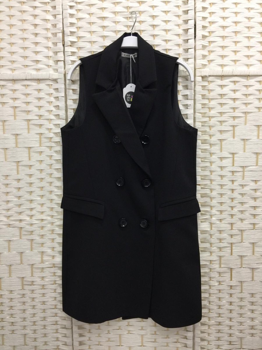 kedatelow's tweet photo. 💖 Vestido? 
🖤 Chaleco? 
Tú decides. 
Una prenda, varios looks. 
Muy Top!!! Disponible también en rosa.
Tallas S, M y L. 
Precio: 49,95€
.
#feliz2020 #chalecorosa #chaleconegro #invierno2020 #outfit #ootd #modafemenina #lookespecial #lookdeldía #kedatelow https://t.co/Aip67XvHvi