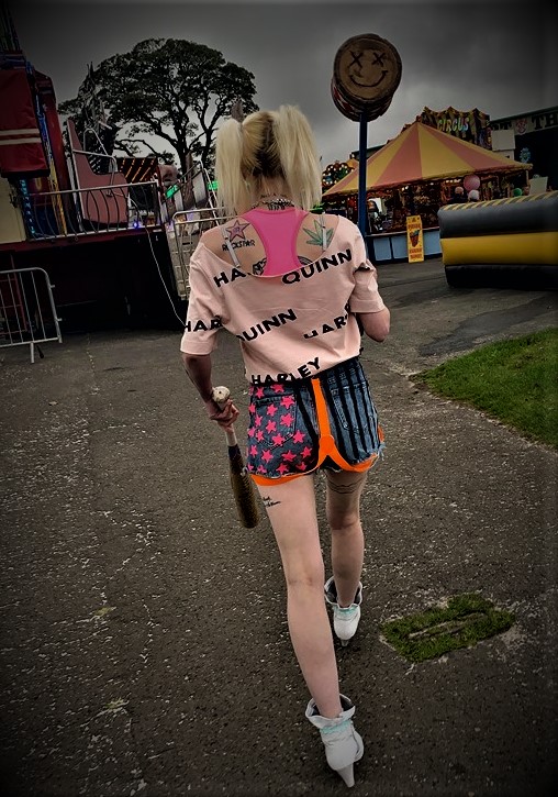 AntoniaToni666's tweet photo. Another one of my Harley outfits from Birds Of Prey @HarleyQuinn_DCU @birdsofpreywb  @WarnerBrosUK #BirdsOfPrey #ComicCon #cosplay #DCUHarleyQuinn #HarleyQuinn https://t.co/QOO8PPSqMe