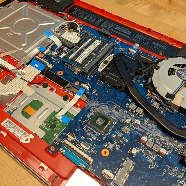 jocolibrary's tweet photo. From racing robots to tired laptops, our #electronics station is always here to help your devices last a little longer! #righttorepair #jocomakes https://t.co/cLo0flFWsw