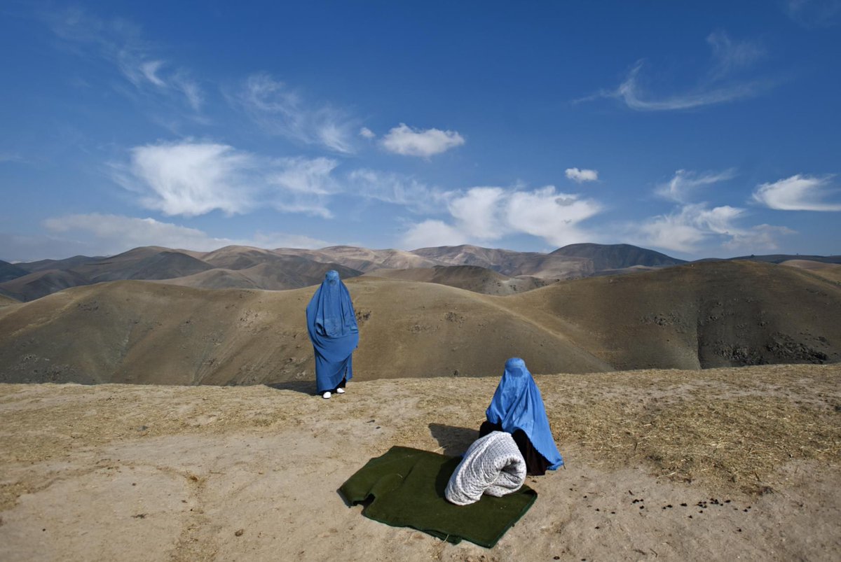 Photograferry's tweet photo. “Journey through National Geographic’s most powerful photographs of the decade” https://t.co/5C7Aj8KNJH https://t.co/o4rXOKynPI