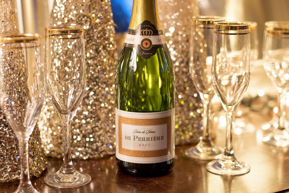 Whether you prefer to ring in the new year at noon with the kids or at midnight with friends and a glass of bubbly, we’ve rounded up a list of 15 places to celebrate on New Year’s Eve in Frisco. buff.ly/2QbpUB7
