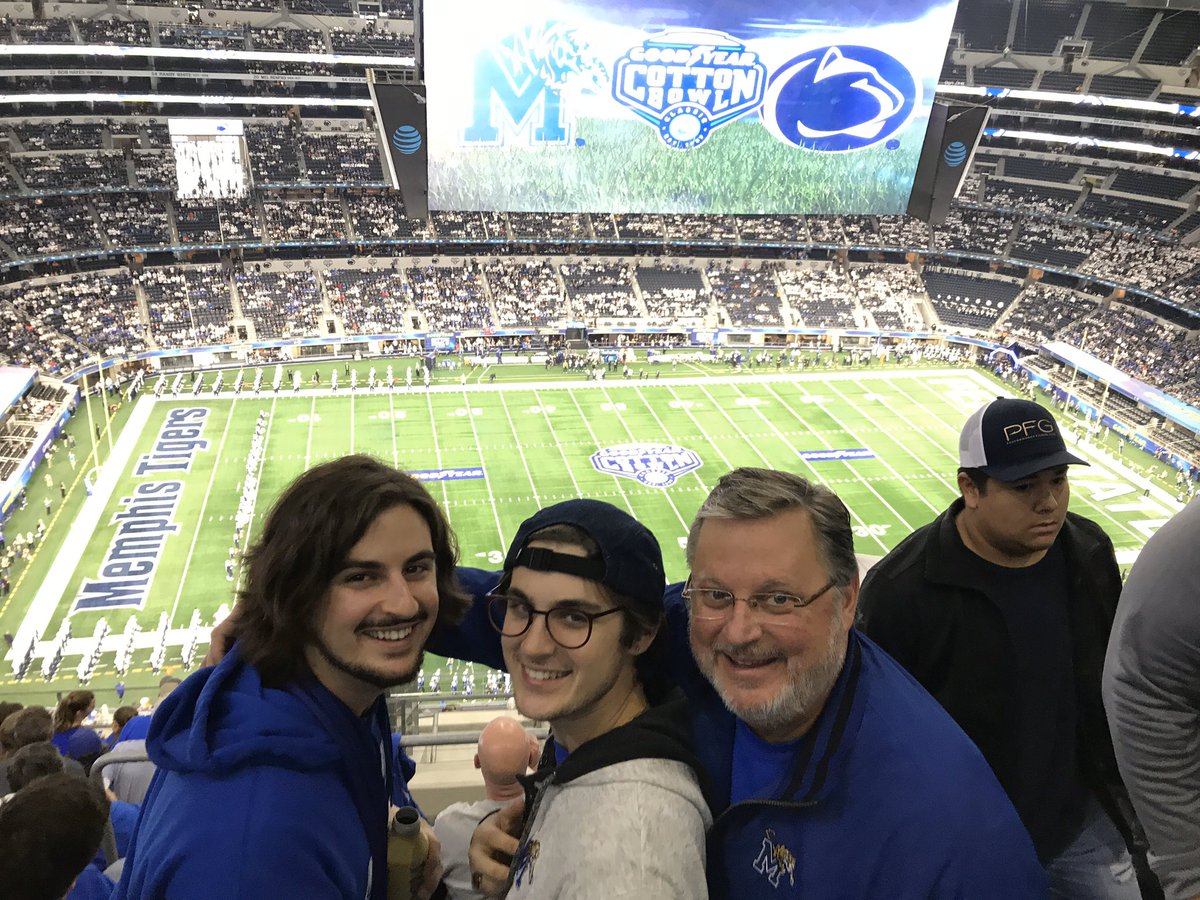 beickertm's tweet photo. #Likenoother a Bowl Game to remember @garykutz https://t.co/mkK1yAmSf2
