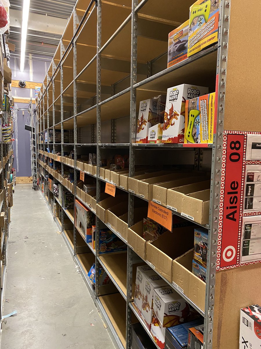rit765's tweet image. T2113  boxless, ladderless and nearly empty in Toys. @Summer_K_W @jamaal_edwards @targeterik19