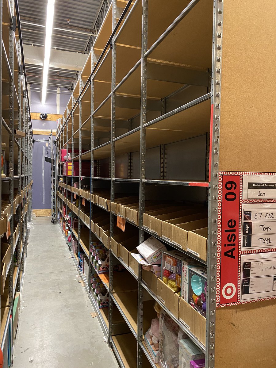 rit765's tweet image. T2113  boxless, ladderless and nearly empty in Toys. @Summer_K_W @jamaal_edwards @targeterik19