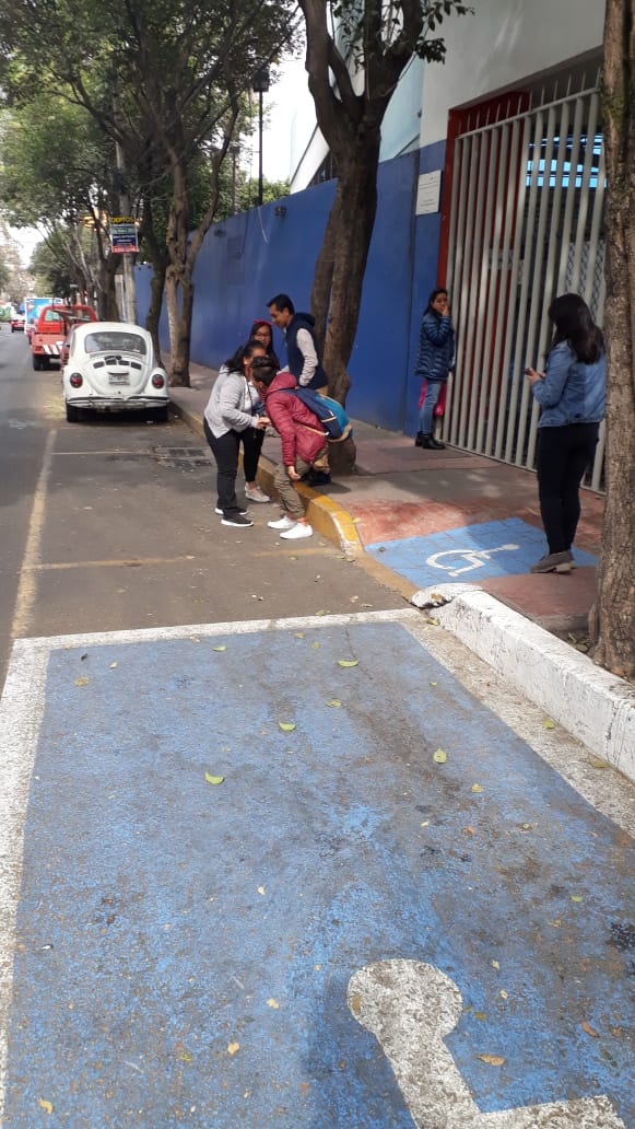 Deportivo Joaquín Capilla, sin ningún aviso para  alumnos que van a natación sábados y domingos, el deportivo continúa cerrado ya son dos semanas y no se les informó, pero si cobraron por Adelantado <a href="/STaboadaMx/">Santiago Taboada</a> <a href="/AccionesBJ/">Acciones BJ</a> <a href="/ContciudaDBJ/">Contraloría Ciud ABJ</a>