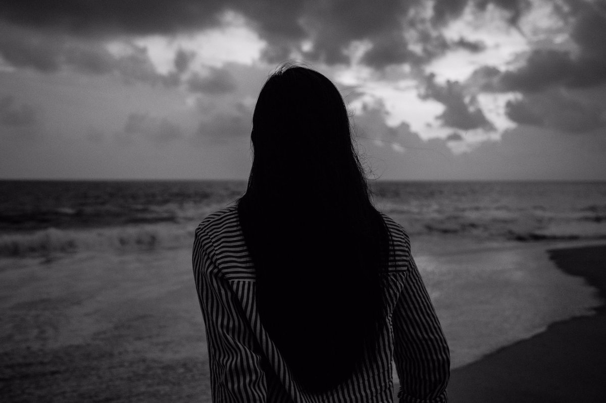 RodHerrada's tweet image. Atardecer en blanco y negro.