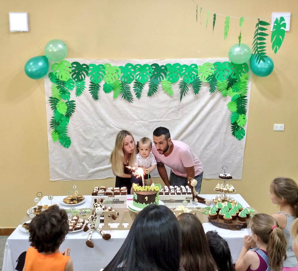 Hoy fue el Primer Añito de un enano hermoso hijo de dos grandes amigos de toda la vida. Siempre pero siempre cuenten conmigo para lo que necesiten #FelizCumple #Fausto❤️ 
<a href="/carla_rivera_9/">Car Rivera</a> <a href="/MdfPelusa/">Pelusa Sanguinetti</a>