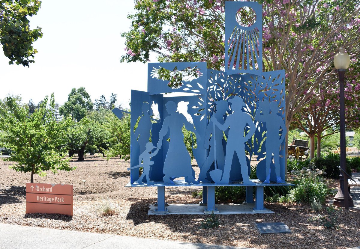 TheMapleTreeInn's tweet image. Artwork at the orchard near Sunnyvale Heritage Park, just around the corner from @TheMapleTreeInn. #mapletreeinn #sunnyvale #orchard