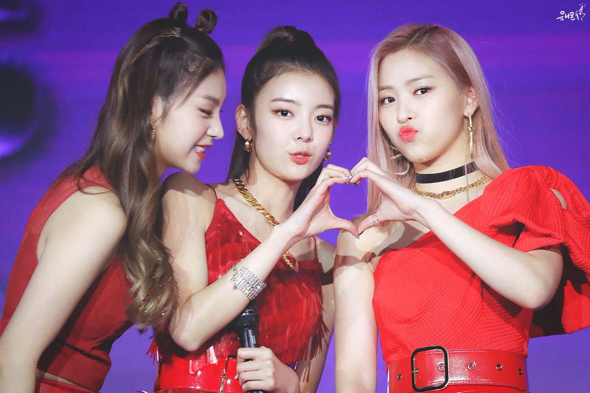 LiaBrasiI's tweet photo. [#HQ] 27.12.19 - ITZY no KBS Gayo Daechukjae.

cr.: The Lia

#있지 #ITZY #리아 #LIA @ITZYofficial https://t.co/rYLPCX9wyl