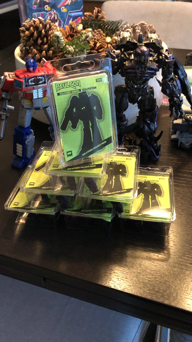 PFconChicago's tweet photo. It may not be #PFCON but it’s still dope! #paulcon2019 exclusive attendee only toy!
#transformers https://t.co/JVZDch07QP