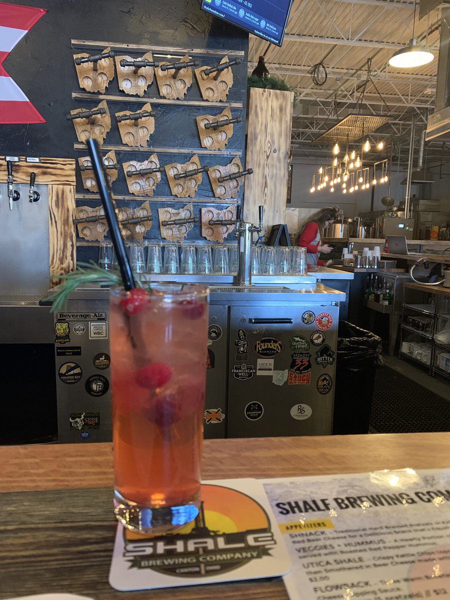 4cinnamon_ro's tweet photo. Finally made it to @ShaleBrewing Nice Place, friendly staff, good beer &amp; cocktails. Had to get the “Mistletoe Kiss Cocktail!”😋Holiday Break Cheers! @scottparis @lukelachance_ @architextbry @SamMattoni @CLEsportsfan_ @JanetGugliotta @caseyoakdale81 @nitchhole @bambors @SirYacht https://t.co/rQyfZXFMd2