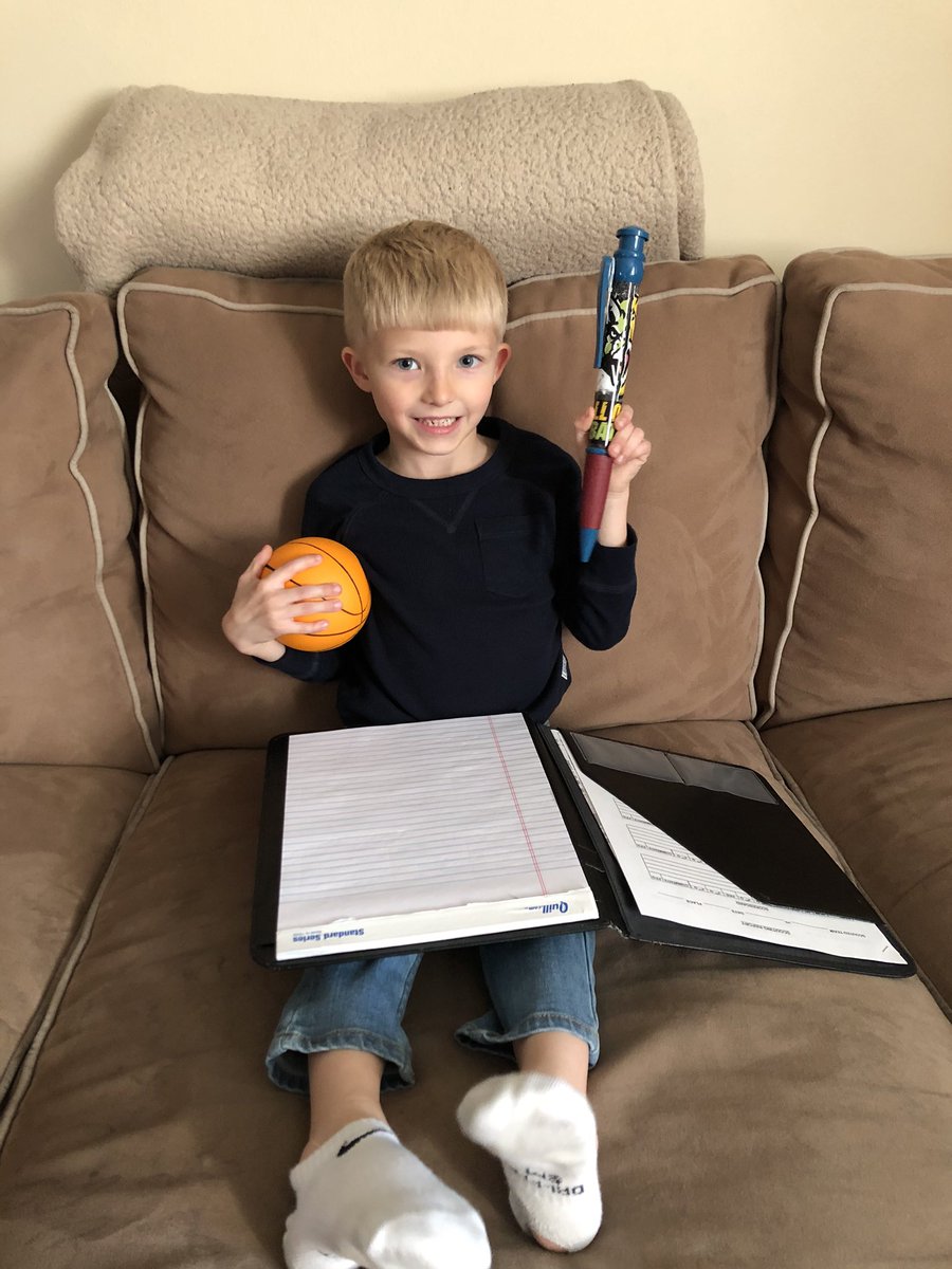 JonathanWill22's tweet photo. Brady wanted to go scouting with me tonight. Told him before we leave to bring a pencil or pen. This is what he grabs 😂🤦♂️❤️🖊
#OversizedPen #DadsAssistant https://t.co/N11qdILazD