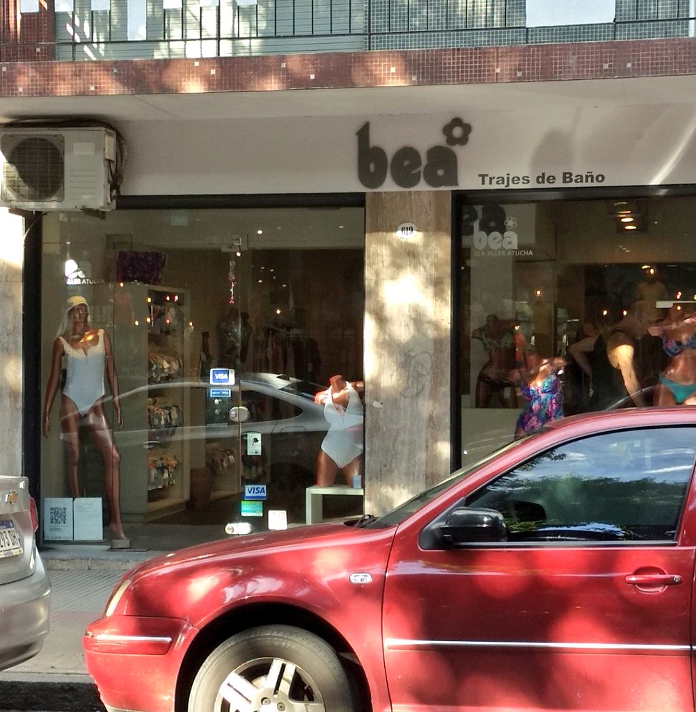 clonazepunkk's tweet image. El gordofobico dueño del local cuando le dije que siendo fabricantes deberían hacer talles más grandes me dijo que las gordas tienen que hacer régimen y parecerse al resto de la gente.
Dejo foto del local para que no vayan jamás
Aguirre 619, CABA
@vikidonda