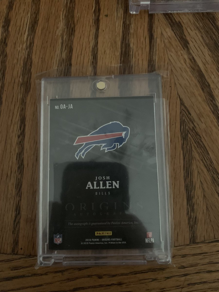csabec08's tweet photo. Selling some cards to focus on my pc. Josh Allen 16/25 and Mike Gesicki and Hayden Hurst 2/4 https://t.co/Jj5qIPp4rD