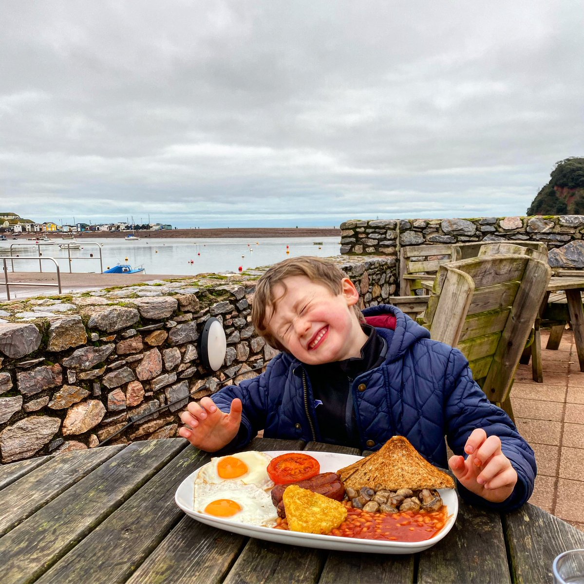That breakfast, by the sea, weekend feeling 😍 so many good seaside days start or end here for me and the lil man, today was no exception