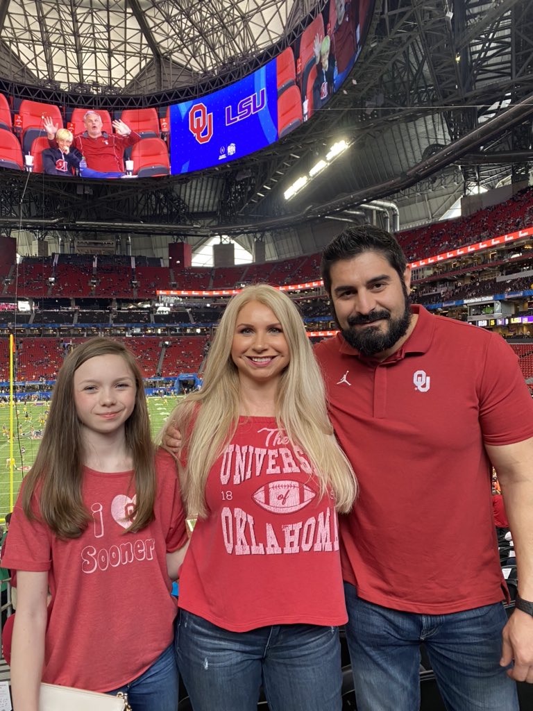 VeronicaHix's tweet photo. #CFAPeachBowl Boomer Sooner’ https://t.co/PLjWfXh6Ua