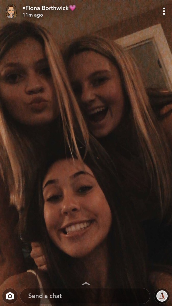 _gracewojnar's tweet photo. Happy birthday to one of my besties! Love you girl, hope it’s the best😘😘 @rileyylipps https://t.co/hcC1HbC2zi