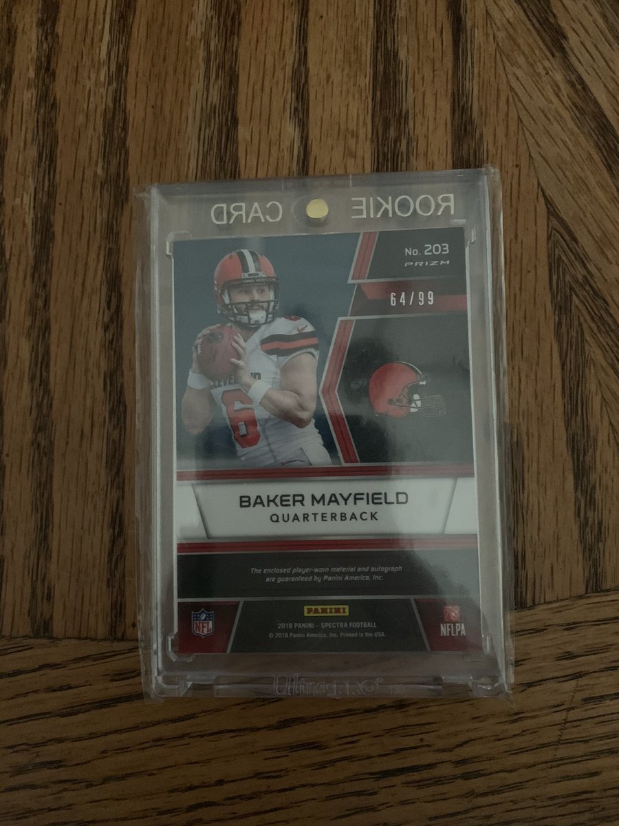 csabec08's tweet photo. Selling some cards to focus on my pc. Sam Darnold RC 18/25 and Baker Mayfield RC 64/99. @BuckCityBreaks @mikeyBcards https://t.co/iyZObq3sYm