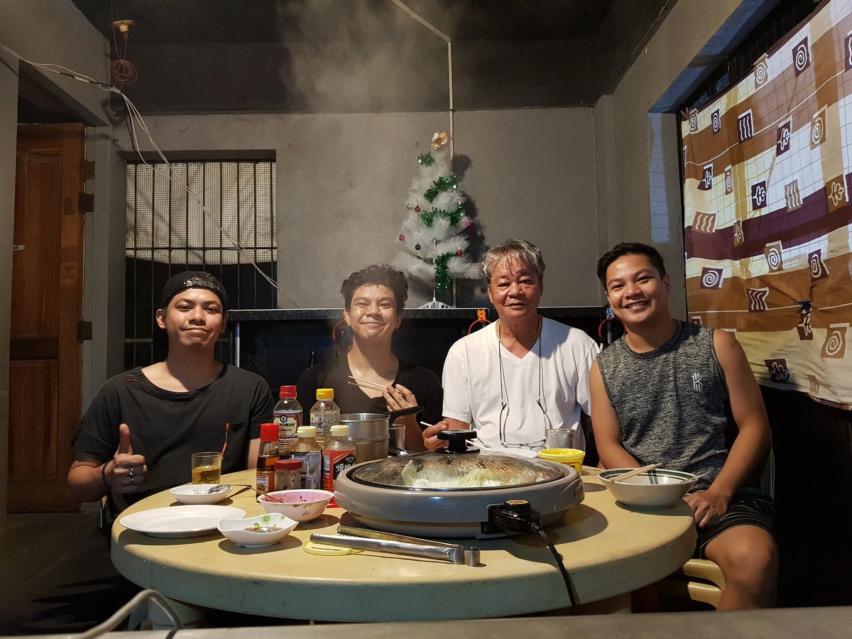 venjill's tweet photo. Meet my AMA and siblings 😊😊😊 https://t.co/zpYtGMwIhZ