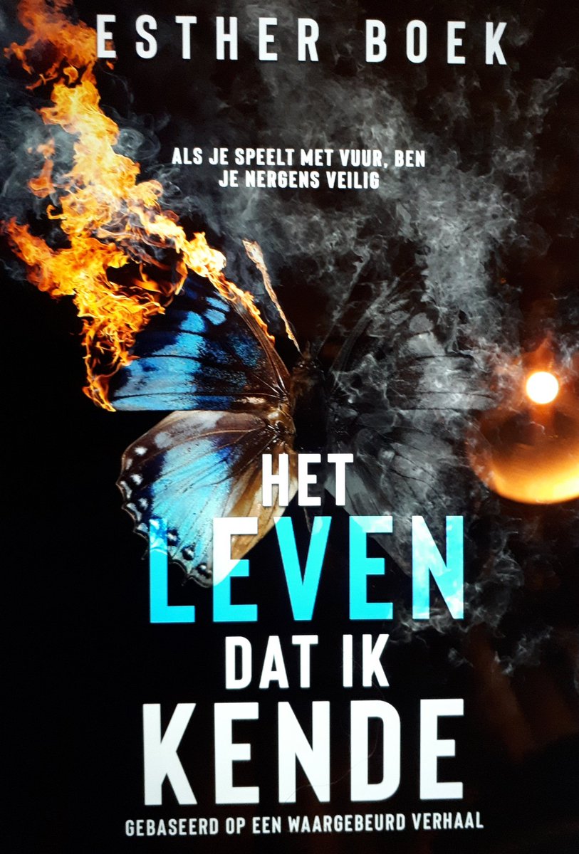 JuliaNdeWachter's tweet photo. Een aanrader voor de kerstvakantie over hoe het lot je kan teisteren en dat waargebeurd! Knappe prestatie @EstherBoek. https://t.co/Z4OKNMDuJI