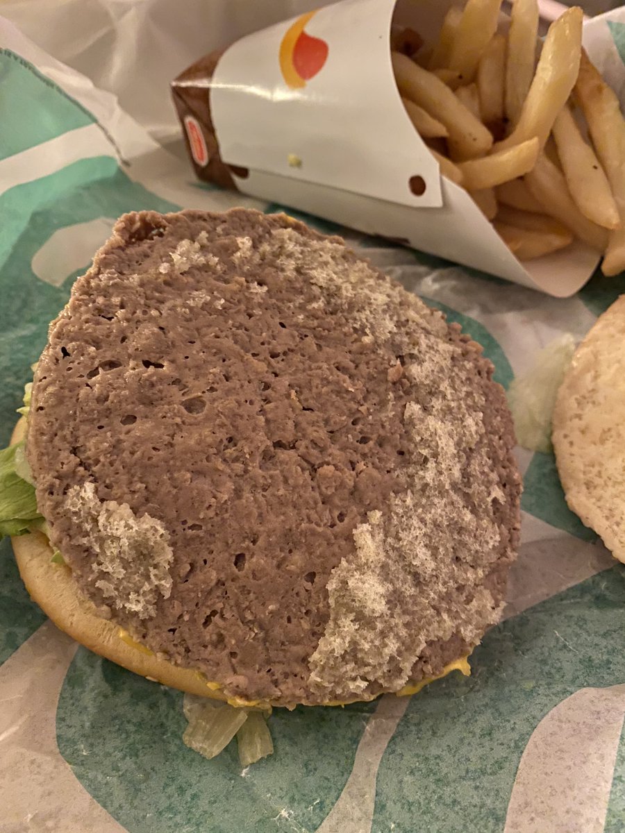 aamynic's tweet photo. Just bc it isn’t meat, doesn’t mean it doesn’t need to be cooked. Impossible burger fail, @BurgerKing ! https://t.co/Fw4I8EbRyO