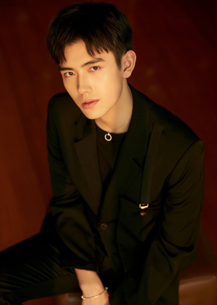dramapotatoe's tweet photo. #ChenFeiyu attends the #TencentVideoAllStarAwards2019 and takes home the ‘Rising Film Actor of the Year’ award for #TheBestSummer.
#陈飞宇 #arthurchen https://t.co/usIMcFwlxI