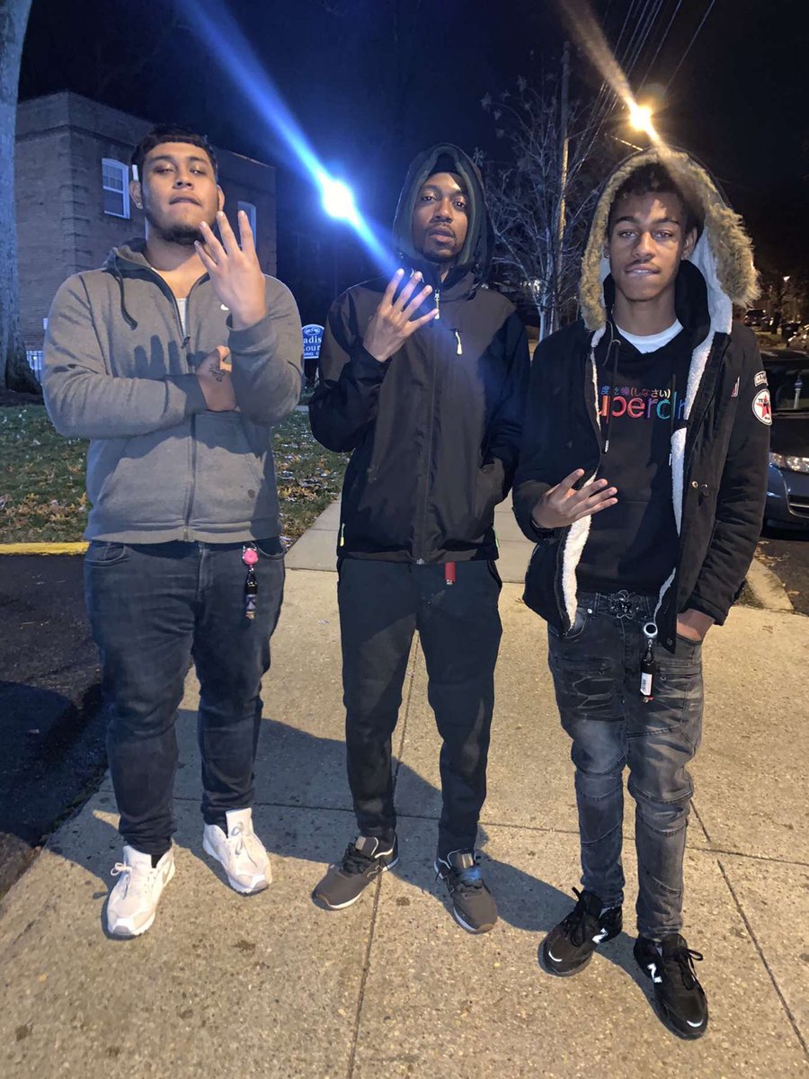 QdaBANDIT's tweet photo. We dem niggas stepping on neck, big RNS shit💚🐍💯 https://t.co/POgbIPsAQZ