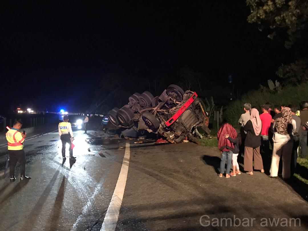 Bernama On Twitter Tiga Wanita Warga Thailand Maut Tiga Cedera Dalam Kemalangan Di Km 43 2 Lebuhraya Kuala Lumpur Karak Menghala Bentong Tengah Malam Tadi Polis Https T Co N3hw9rvalq