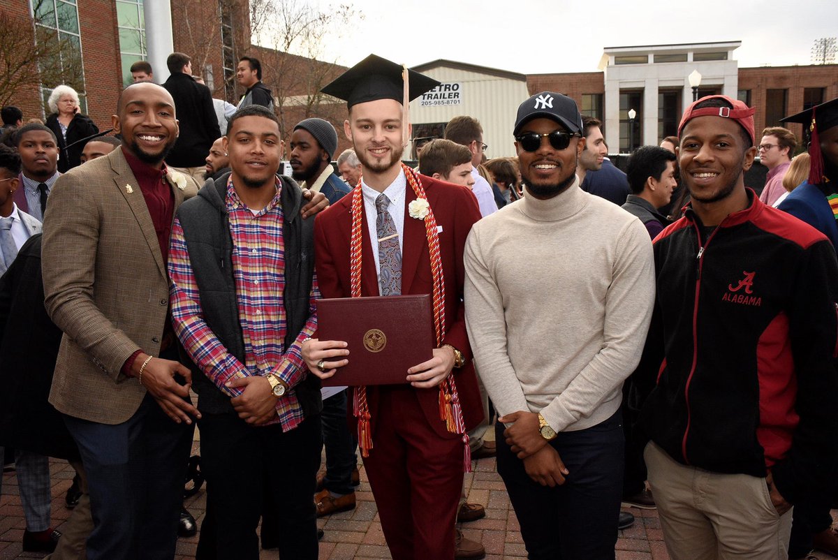 blakewpayne's tweet photo. 2 Weeks Ago I was Blessed to be able to Walk Across the Stage, and Receive my Bachelor’s Degree in Marketing & Advertising 🙏🏼 Proud to say I have Accepted a Full Time Job with @Dell in Nashville, TN as a Sales Representative. #UA19 We outta here 🚀 https://t.co/1MIogOBFdn