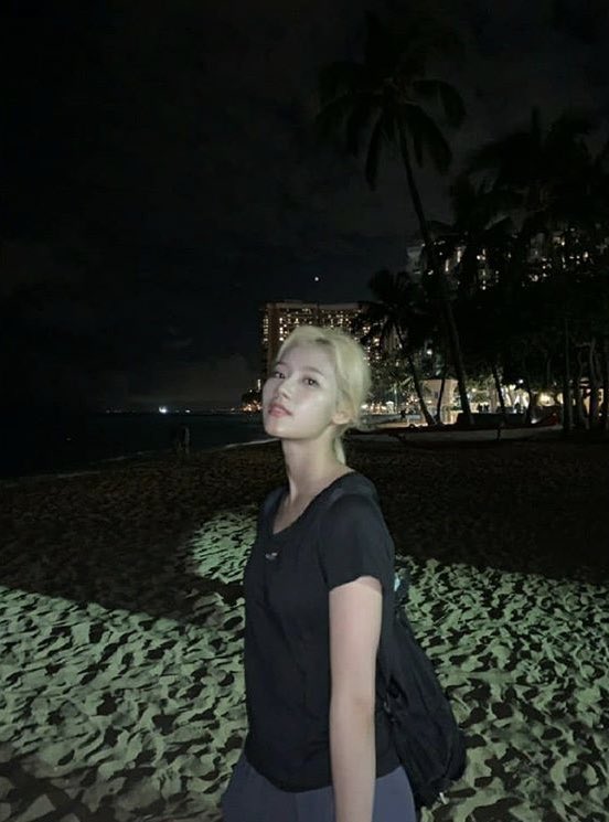 PAB0H0E's tweet photo. “Happy birthday to my precious friend💜”
-Hirai Momo
#STANSAMO2K19 https://t.co/HQigGdukBd