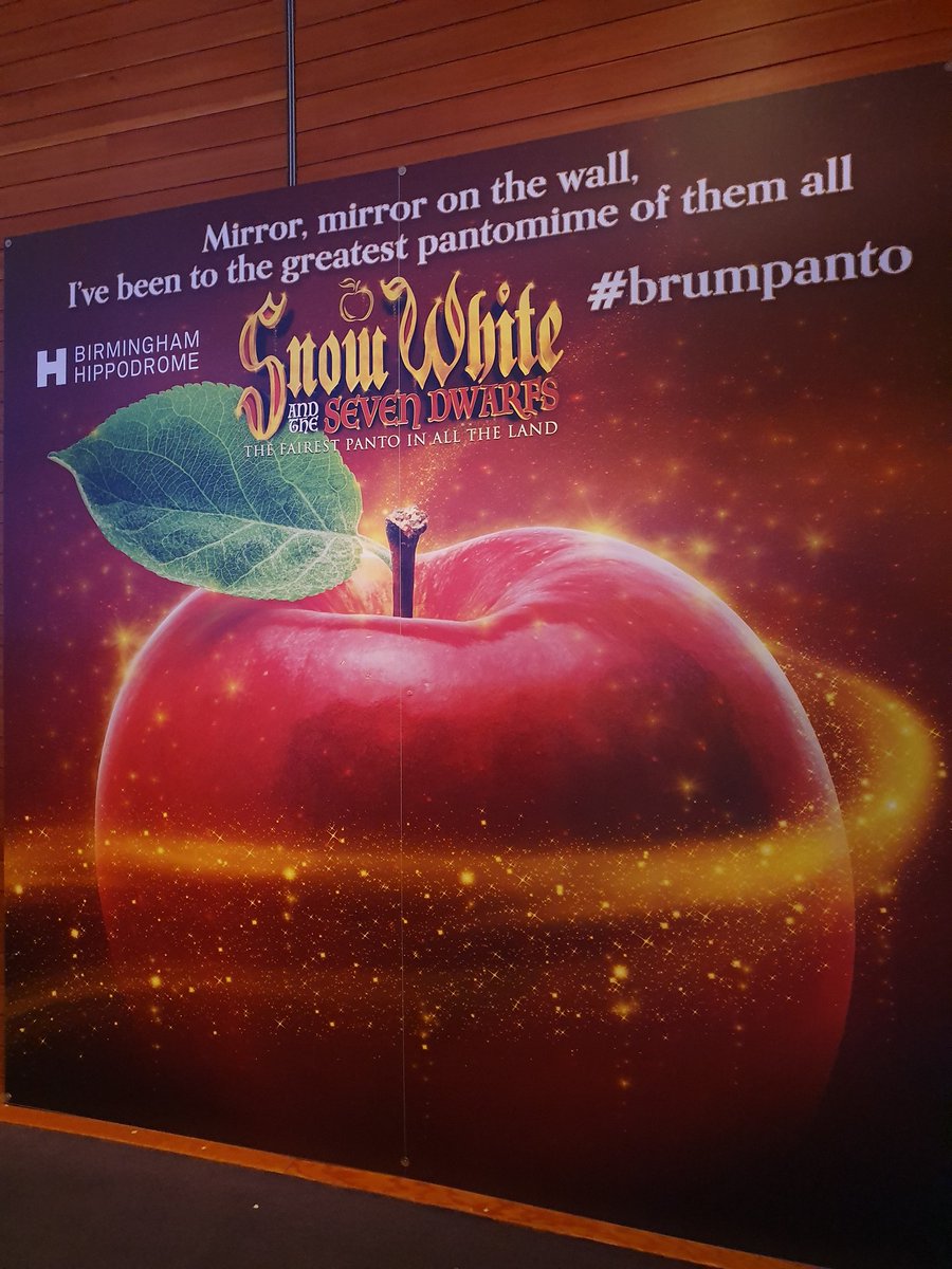 tinyteew's tweet photo. Excellent night at Snow White with @TheMattSlack.  Matt you made my Christmas!! I had to miss my christmas party, market and shopping due to a poorly daughter but tonight made up for all of it!!! My jaw aches from laughing so much!!! 💙🤣 https://t.co/bHycDSbNfK