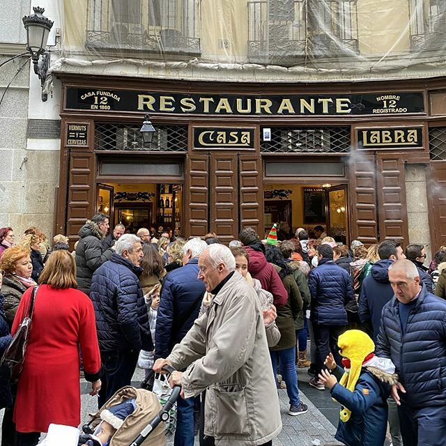 Este es el sitio que genera más discusiones familiares en Navidad de todo Madrid 😟
⠀⠀
Uno de los pocos sitios donde los abuelos llevan a los nietos a comer croquetas haciendo oídos sordos a cualquier aviso de los padres. Y además, que no es fácil enc… ift.tt/2Qr6VT3