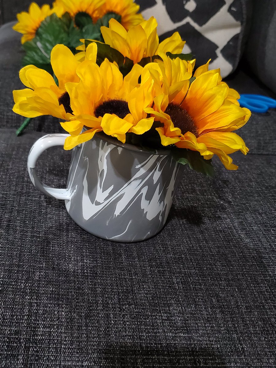 One of my guest bathrooms is gray and yellow.... So look at me...putting flowers in a cup n'shit for decoration. I don't know who I am anymore