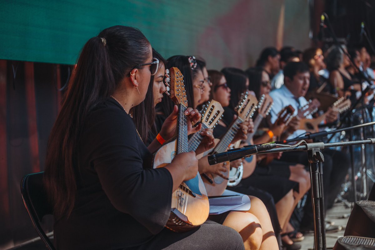 MarchaporJesus's tweet photo. Seguimos adorando y declarando la unidad, paz y esperanza como Iglesia para nuestro Chile 🇨🇱. Con música y las voces de quienes han marcado muchas generaciones cristianas.
El Coro Cóndores de Chile, Charlie Bustos y Raíces Cristianas y Gladys Muñoz. #ChileLaEsperanzaEsJesús https://t.co/Nq6Di436tG