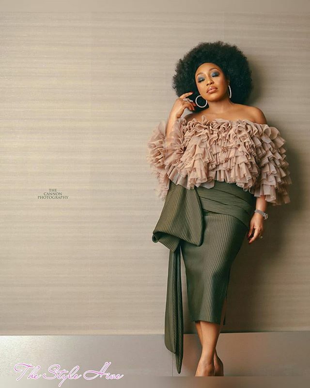 itsthestylehive's tweet image. Ruffles And Layers!
Style Feature - @ritadominic #SelfStyled In @dzynbabe
Photography - @thecannonphotography

Follow @itsthestylehive (#thestylehive) For More Style Inspirations.

thestylehive.com.ng

Disclaimer - Picture Posted Isn't Ours Unless St… instagram.com/p/B6oeWG6HBE3/