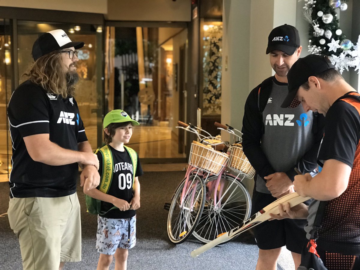 BLACKCAPS's tweet image. Early morning signing session before we head to DAY FOUR 🖊 #AUSvNZ #cricketnation
